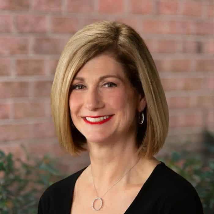 karen, registered dental hygienist headshot